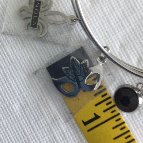 Woman’s sliver color Bracelet with 3 small charms NWOT - Picture 4 of 7